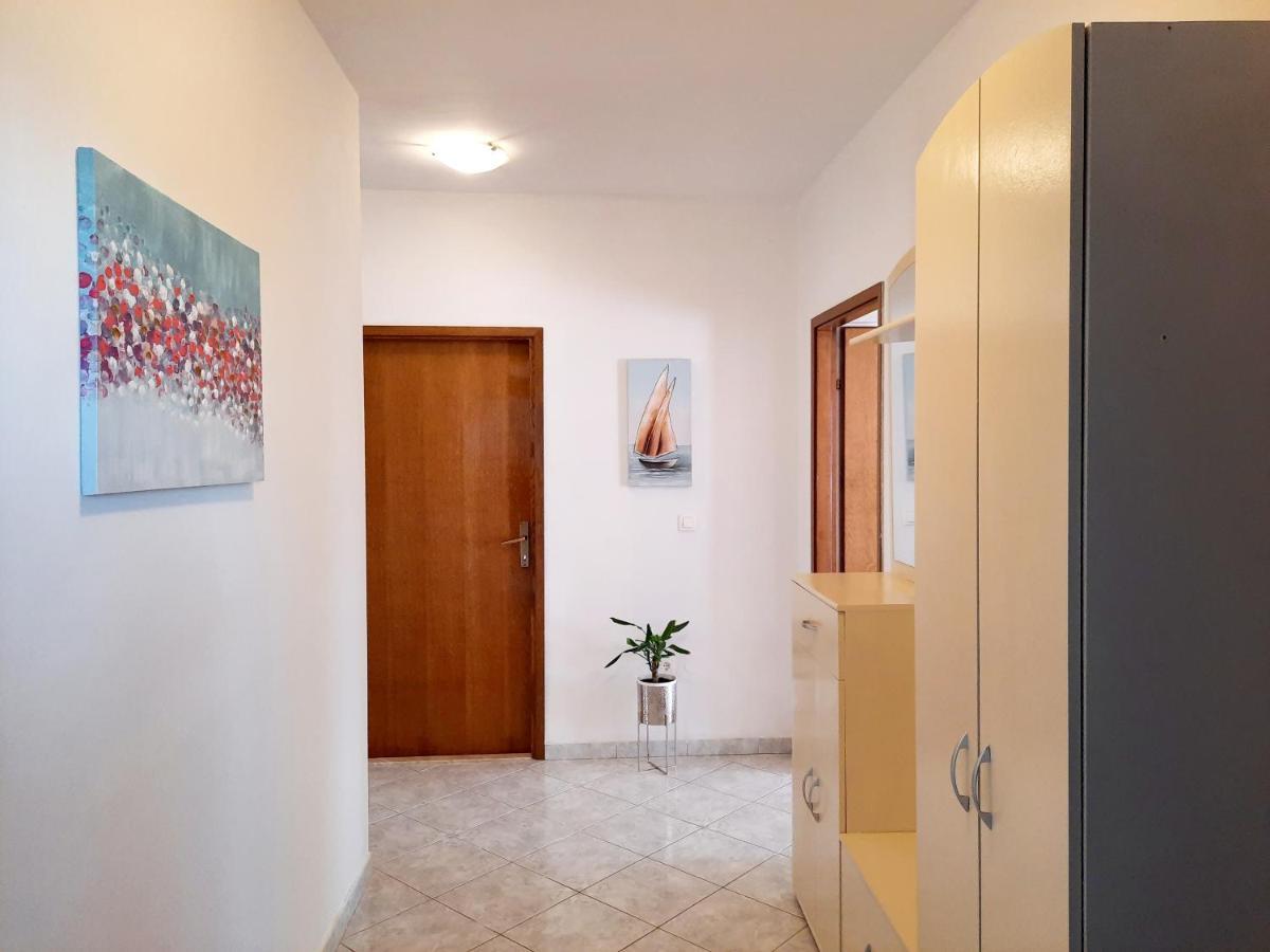 Lovely 3-Bedroom Apartment With Breathtaking View Dugi Rat Ngoại thất bức ảnh