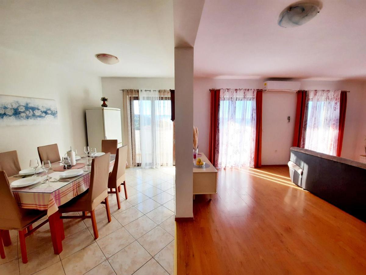 Lovely 3-Bedroom Apartment With Breathtaking View Dugi Rat Ngoại thất bức ảnh
